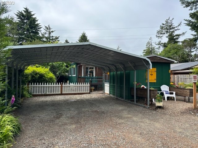 154 Outer Drive Florence, OR 97439 - Photo 23 of 40 Carport