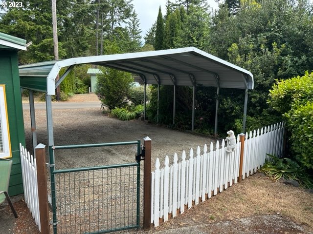 154 Outer Drive Florence, OR 97439 - Photo 28 of 40 Carport