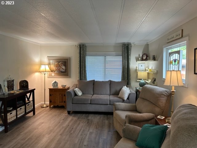 154 Outer Drive Florence, OR 97439 - Photo 3 of 40 Living Room