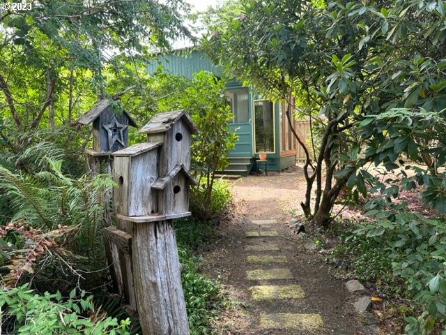 154 Outer Drive Florence, OR 97439 - Photo 33 of 40 Yard