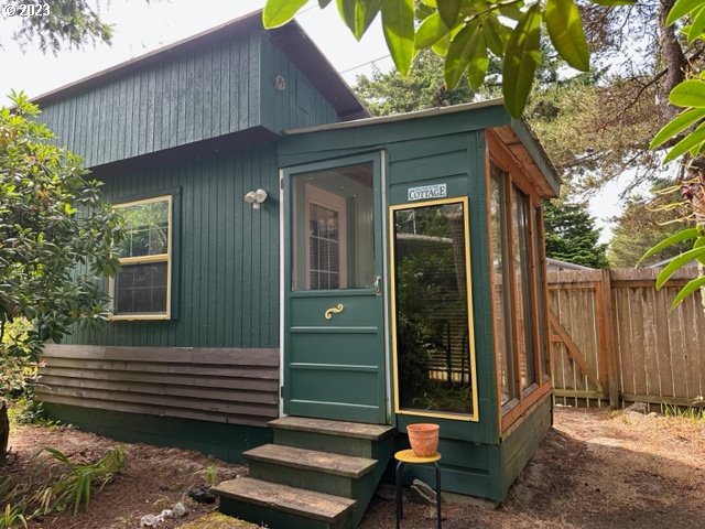 154 Outer Drive Florence, OR 97439 - Photo 34 of 40 Separate Living Quarters