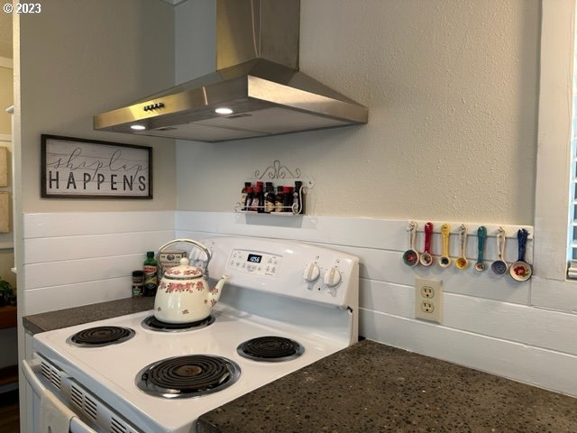 154 Outer Drive Florence, OR 97439 - Photo 10 of 40 Kitchen
