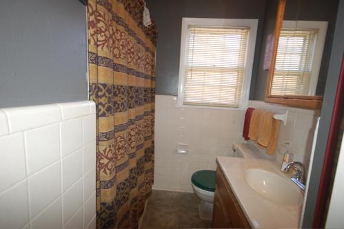 2618 Weaver Road Southwest Roanoke, VA 24015 - Photo 4 of 13 BATHROOM