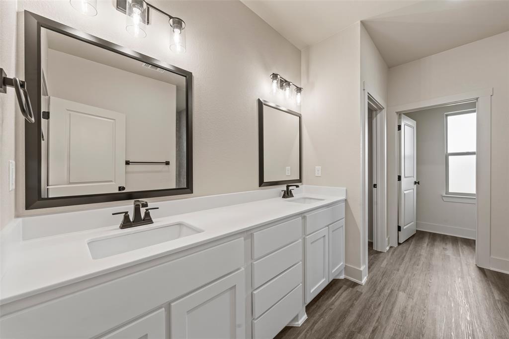 138 Dana Pt Road Lorena, TX 76655 - Photo 12 of 24 Bathroom