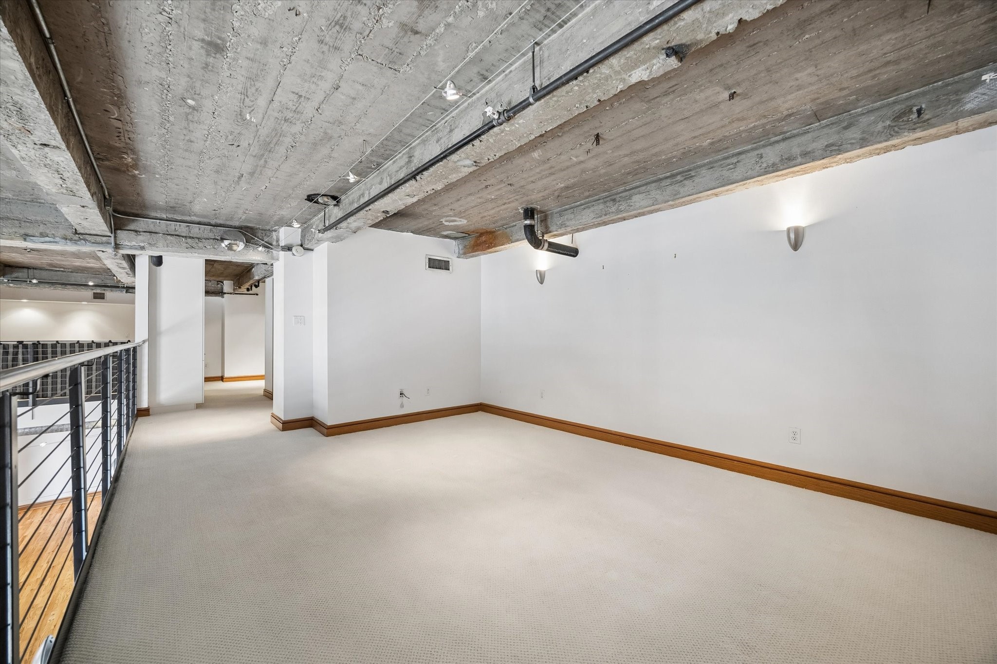 915 Franklin Street, Unit 9L Houston, TX 77002 - Photo 21 of 50 Versatile second-level space ideal for a game room or media room.