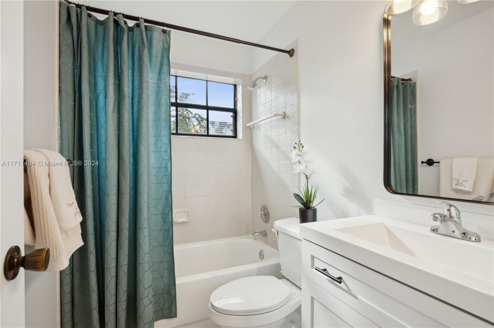 2430 Southwest 86th Avenue Miramar, FL 33025 - Photo 13 of 17