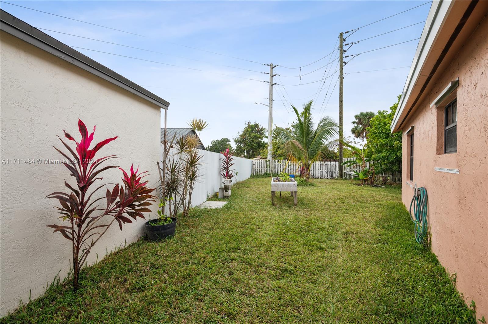 2430 Southwest 86th Avenue Miramar, FL 33025 - Photo 16 of 17