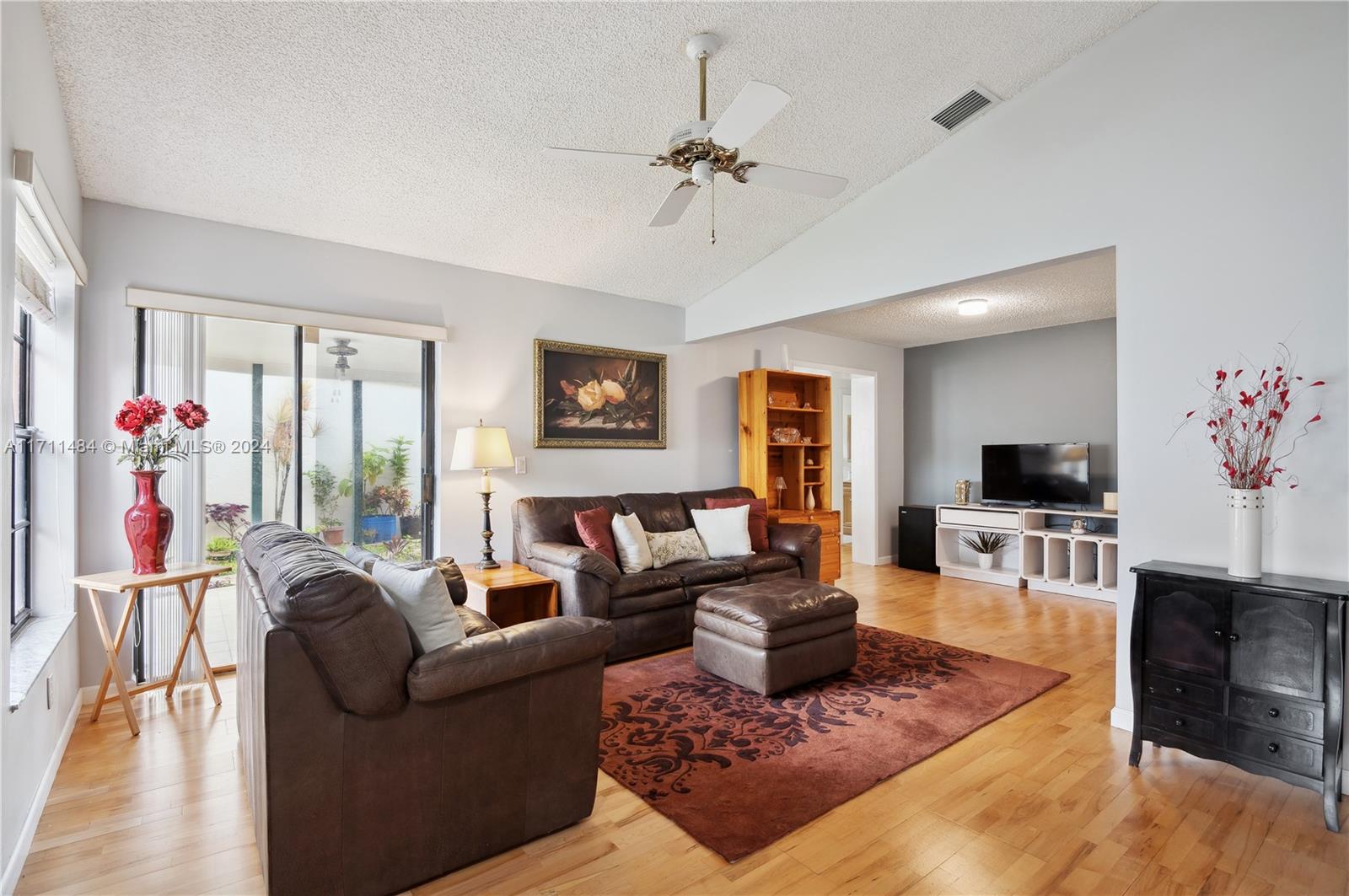 2430 Southwest 86th Avenue Miramar, FL 33025 - Photo 3 of 17