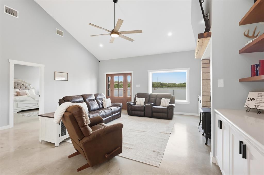 208 Chicken Field Road Whitewright, TX 75491 - Photo 6 of 40 Gallery Image 6