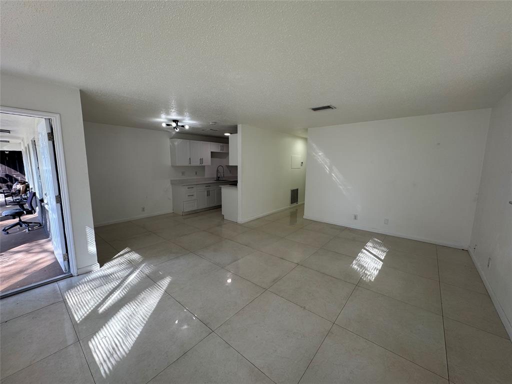 970 Southwest 76th Avenue, Unit 3 North Lauderdale, FL 33068 - Photo 5 of 11