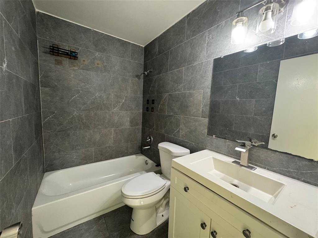 970 Southwest 76th Avenue, Unit 3 North Lauderdale, FL 33068 - Photo 7 of 11