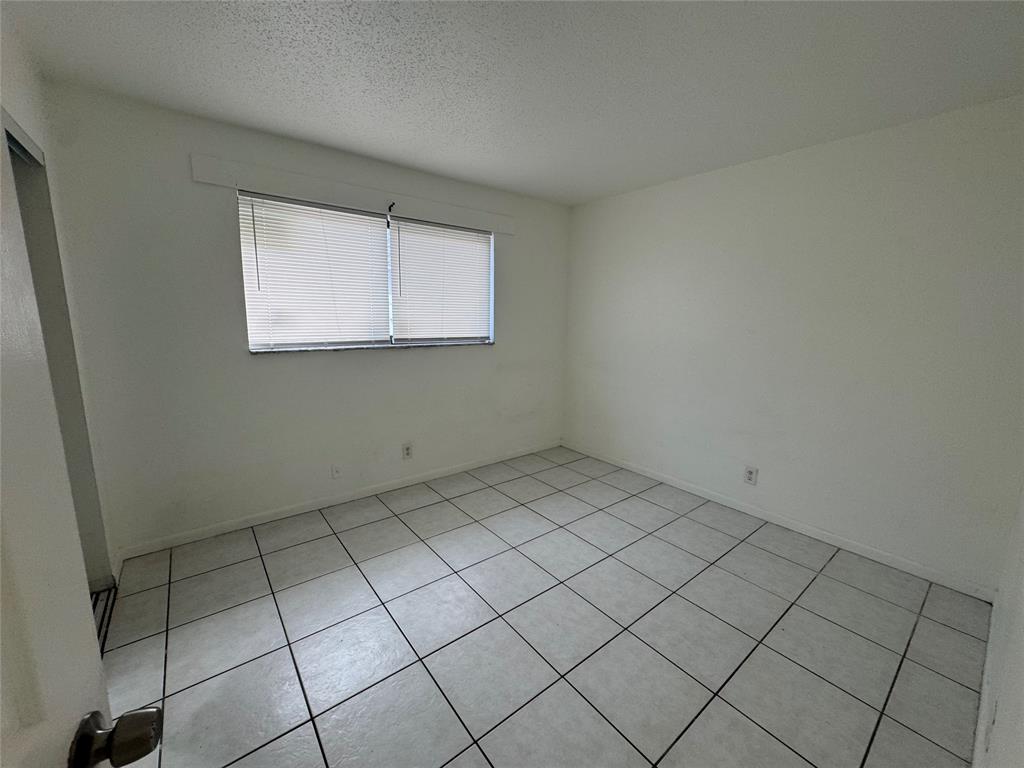 970 Southwest 76th Avenue, Unit 3 North Lauderdale, FL 33068 - Photo 8 of 11