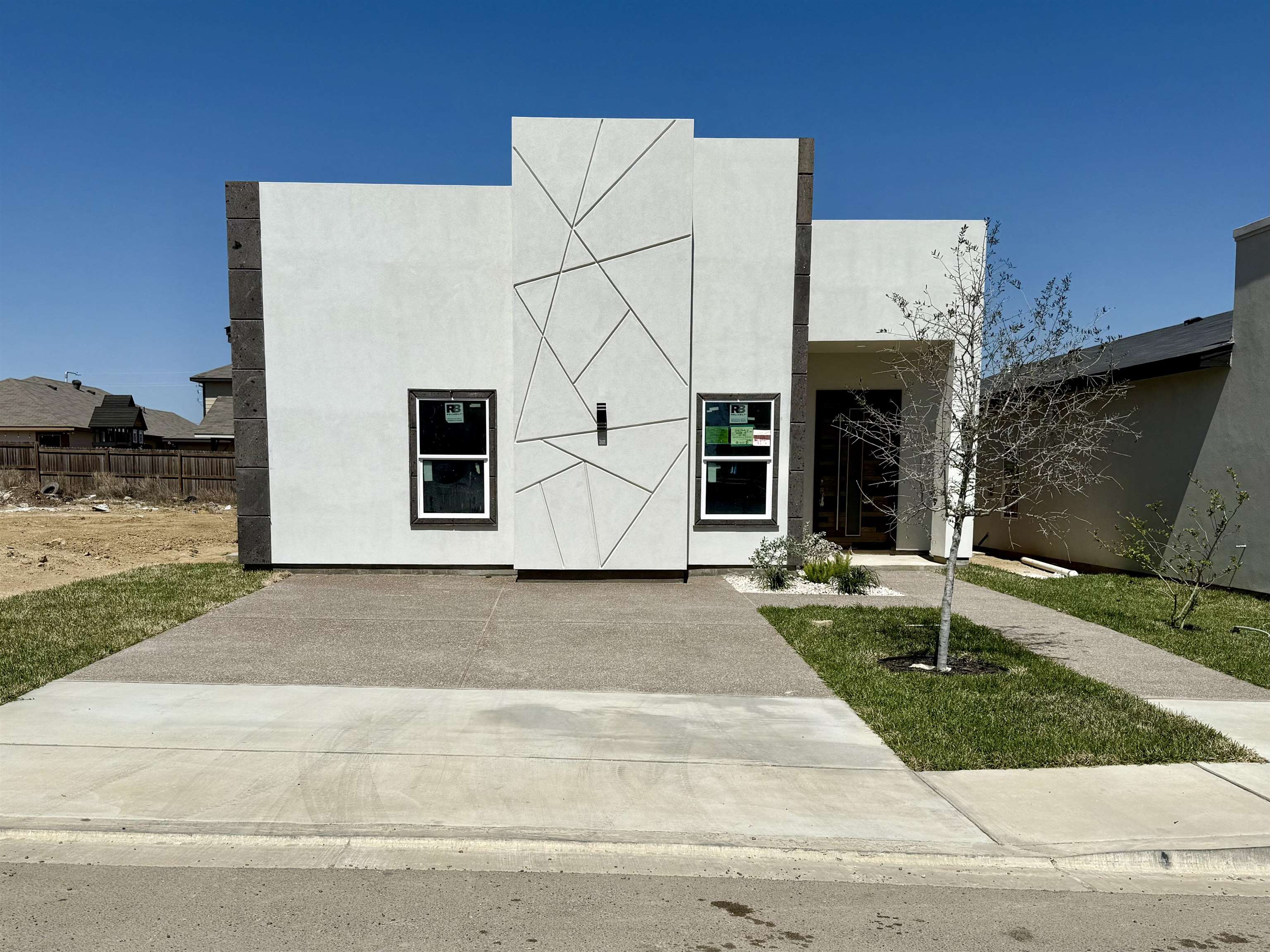 5516 Raven Loop Laredo, TX 78043 - Photo 1 of 1 Gallery Image 1