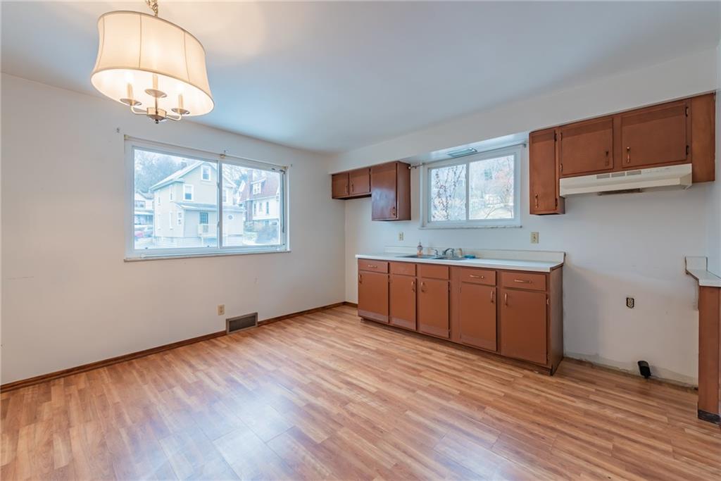 303 Oak Street Butler, PA 16001 - Photo 4 of 25 Gallery Image 4