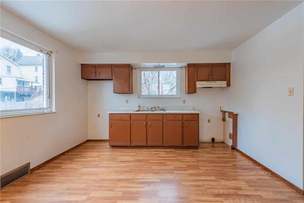 303 Oak Street Butler, PA 16001 - Photo 6 of 25 Gallery Image 6