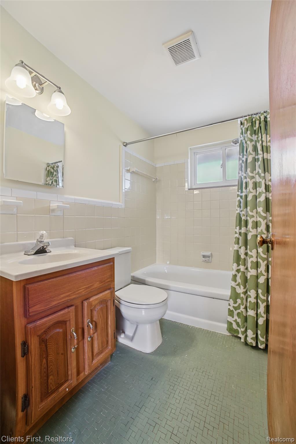 11274 Middlebelt Road Livonia, MI 48150 - Photo 15 of 25 12.jpg