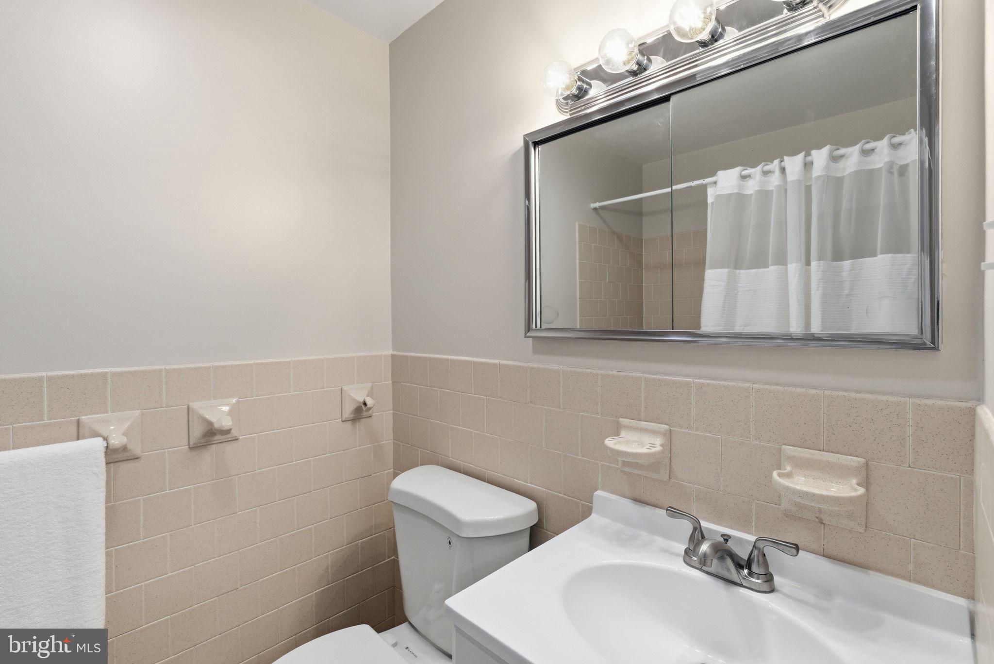 762 Fulbrook Road Dundalk, MD 21222 - Photo 16 of 34 Full Bathroom