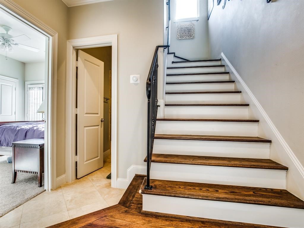 1246 Sampson Street Houston, TX 77003 - Photo 3 of 18 The first floor provides a bedroom. Use this room as a home office, gym, or guest bedroom.