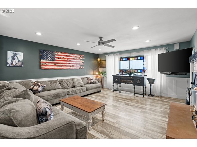 526 East Punkin Center Road Hermiston, OR 97838 - Photo 4 of 48 a living room with furniture and a flat screen tv