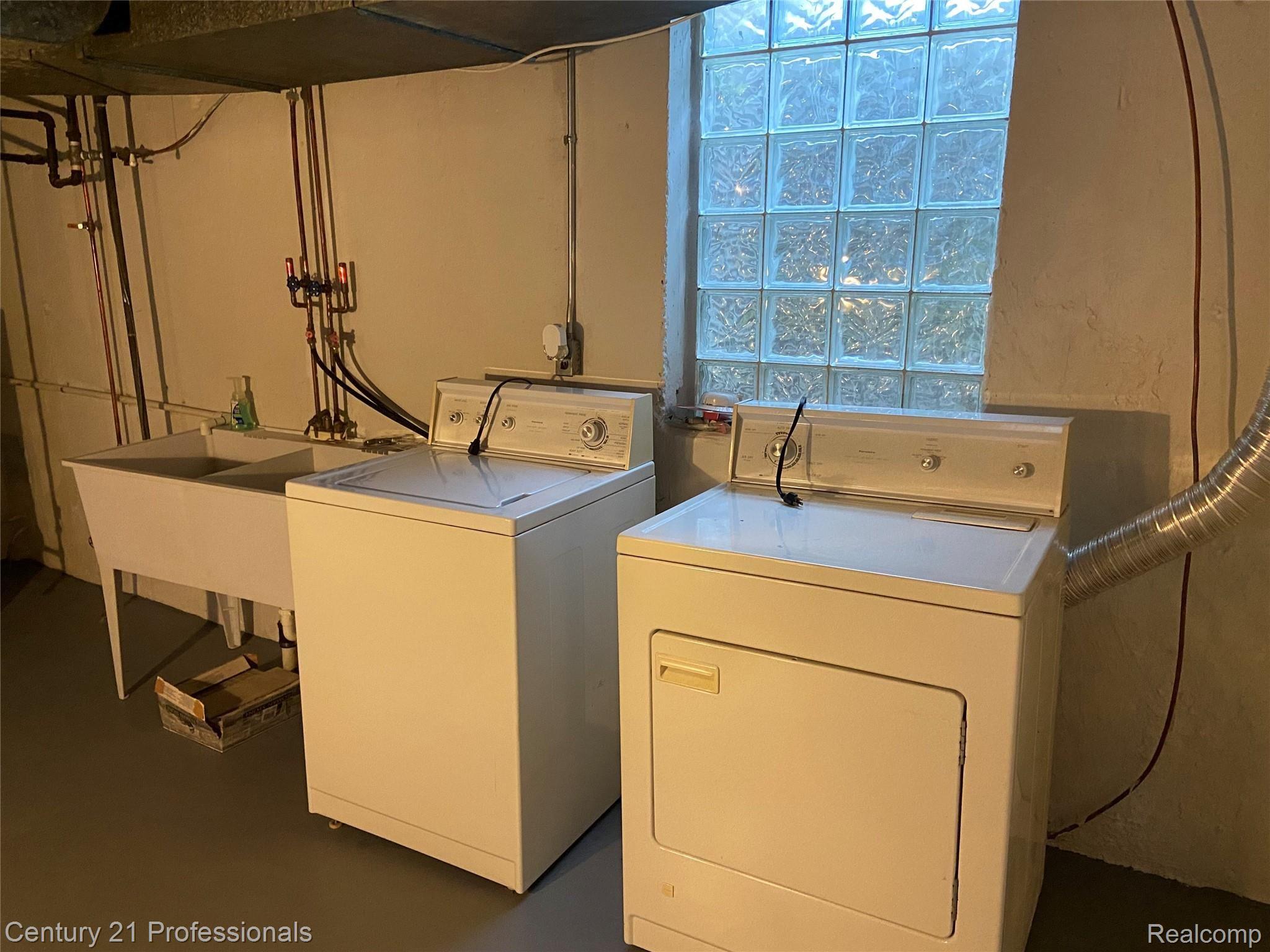 1711 Graefield Road Birmingham, MI 48009 - Photo 20 of 22 Washer & Dryer