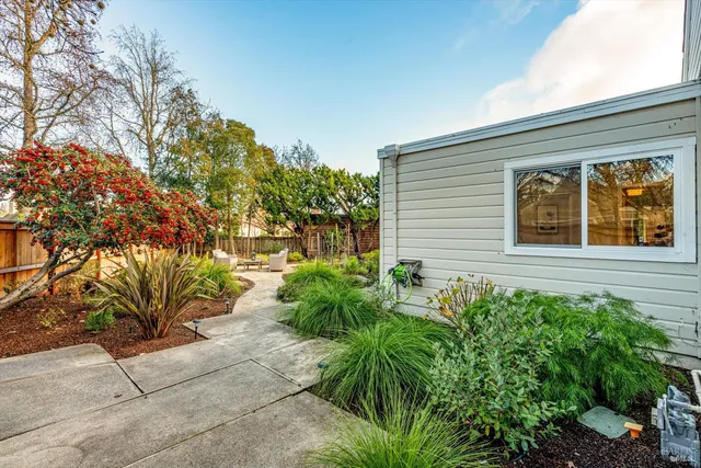 $995,000 | 366 Avenida Barbera, Sonoma, CA 95476