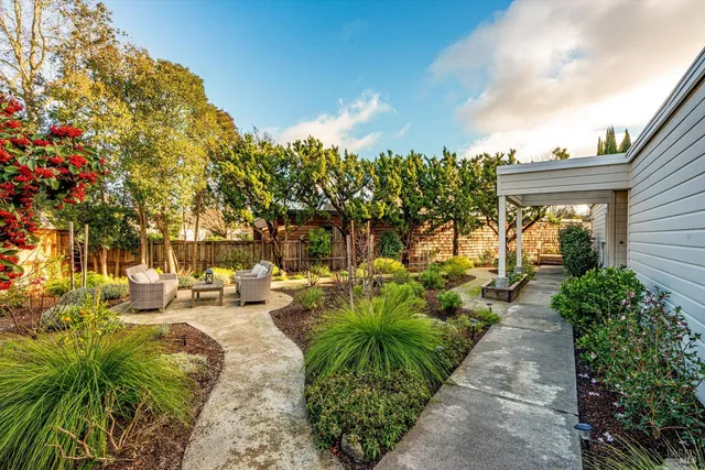 $995,000 | 366 Avenida Barbera, Sonoma, CA 95476