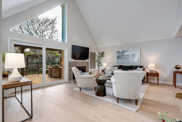 $995,000 | 366 Avenida Barbera, Sonoma, CA 95476