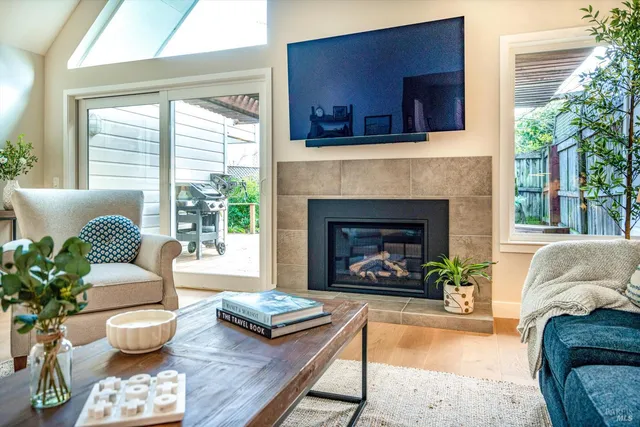 $995,000 | 366 Avenida Barbera, Sonoma, CA 95476