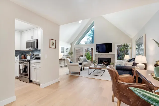 $995,000 | 366 Avenida Barbera, Sonoma, CA 95476