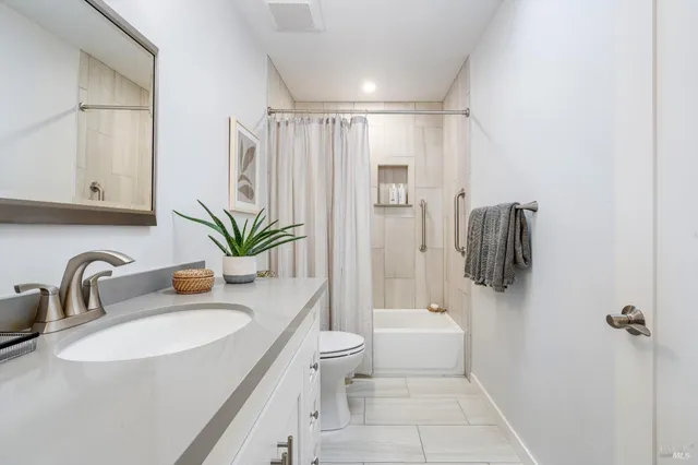 $995,000 | 366 Avenida Barbera, Sonoma, CA 95476