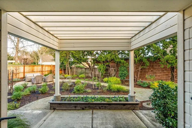 $995,000 | 366 Avenida Barbera, Sonoma, CA 95476