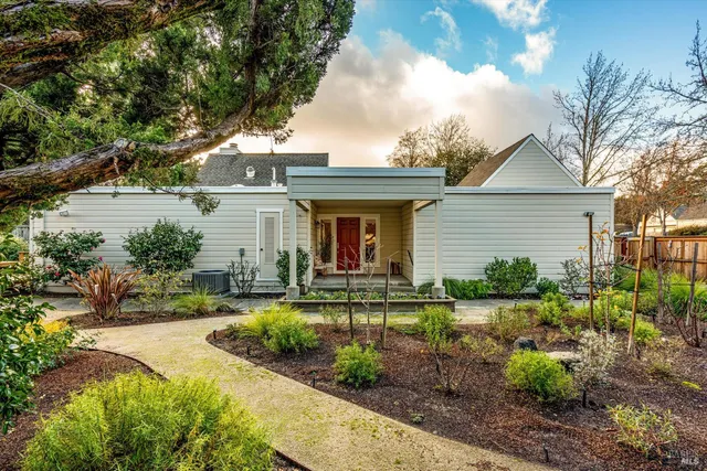 $995,000 | 366 Avenida Barbera, Sonoma, CA 95476