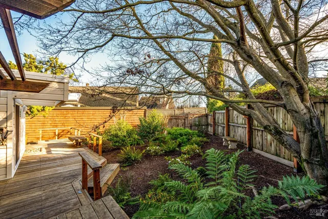 $995,000 | 366 Avenida Barbera, Sonoma, CA 95476