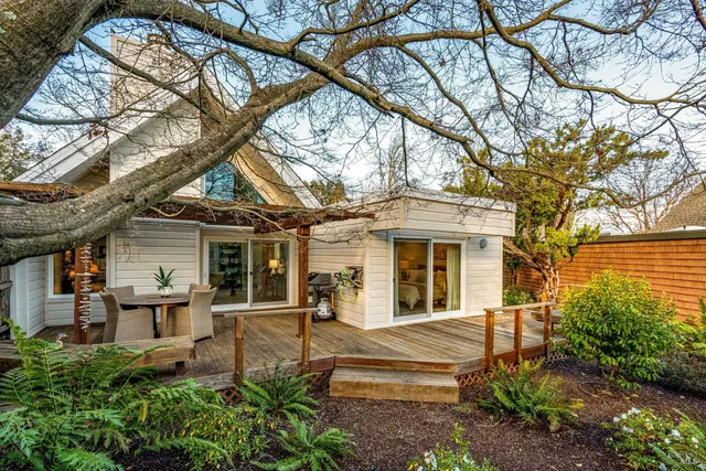 $995,000 | 366 Avenida Barbera, Sonoma, CA 95476