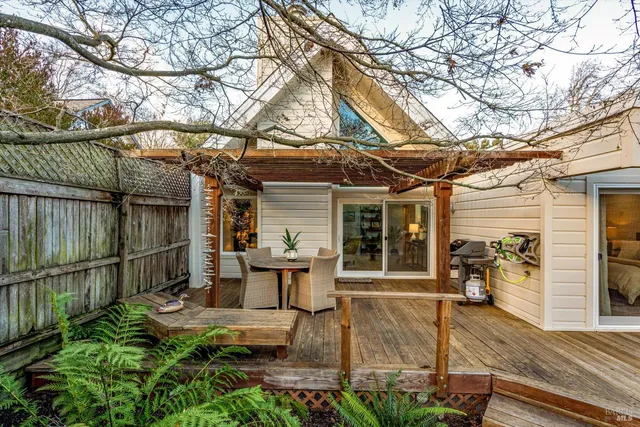 $995,000 | 366 Avenida Barbera, Sonoma, CA 95476