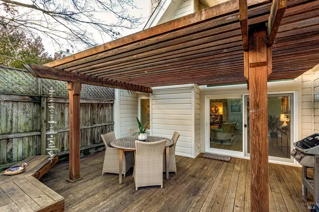 $995,000 | 366 Avenida Barbera, Sonoma, CA 95476