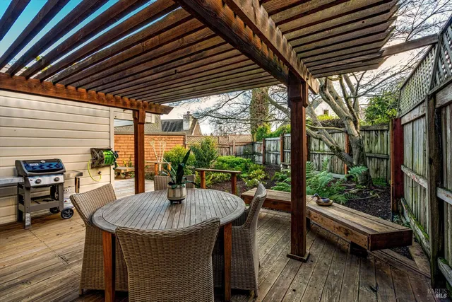 $995,000 | 366 Avenida Barbera, Sonoma, CA 95476