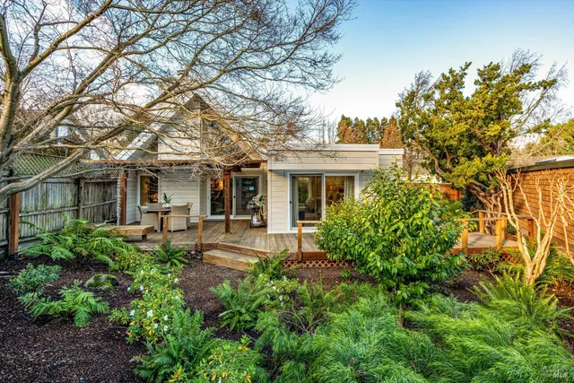 $995,000 | 366 Avenida Barbera, Sonoma, CA 95476