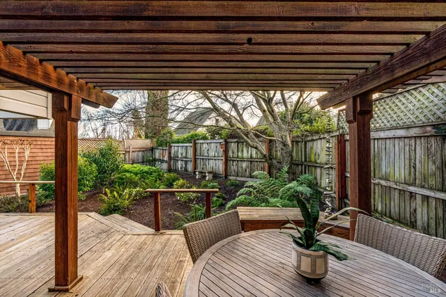 $995,000 | 366 Avenida Barbera, Sonoma, CA 95476