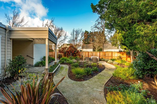 $995,000 | 366 Avenida Barbera, Sonoma, CA 95476