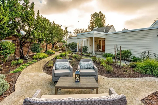 $995,000 | 366 Avenida Barbera, Sonoma, CA 95476