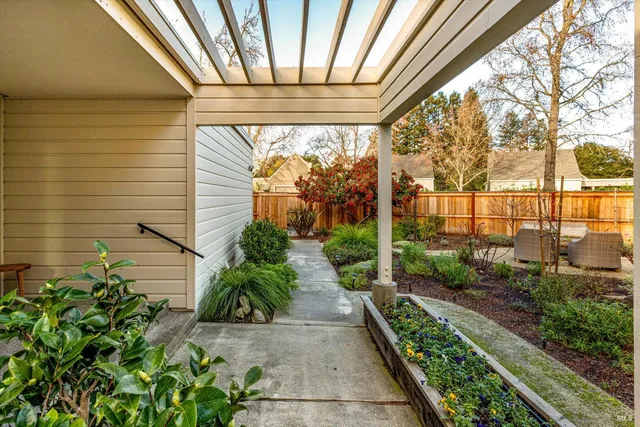 $995,000 | 366 Avenida Barbera, Sonoma, CA 95476