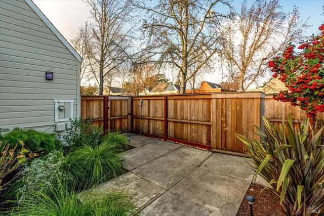 $995,000 | 366 Avenida Barbera, Sonoma, CA 95476