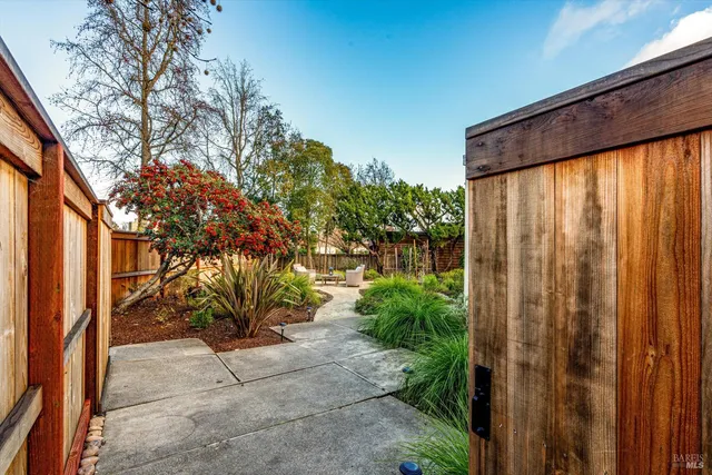 $995,000 | 366 Avenida Barbera, Sonoma, CA 95476