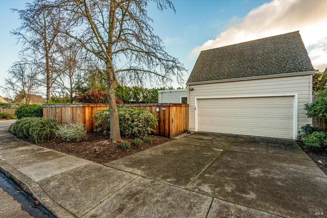 $995,000 | 366 Avenida Barbera, Sonoma, CA 95476