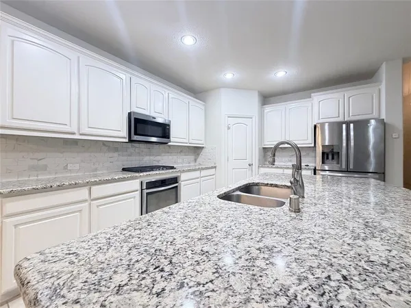 $3,299 | 907 Bainbridge Lane, Garland, TX 75040