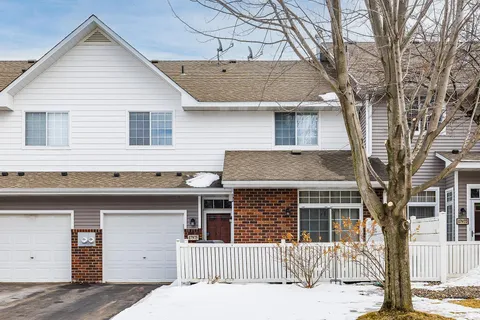 $270,000 | 17975 Cobblestone Way, Eden Prairie, MN 55347