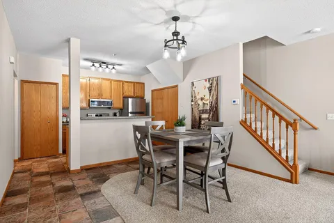 $270,000 | 17975 Cobblestone Way, Eden Prairie, MN 55347