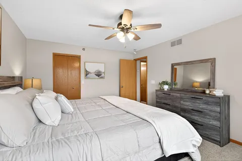 $270,000 | 17975 Cobblestone Way, Eden Prairie, MN 55347