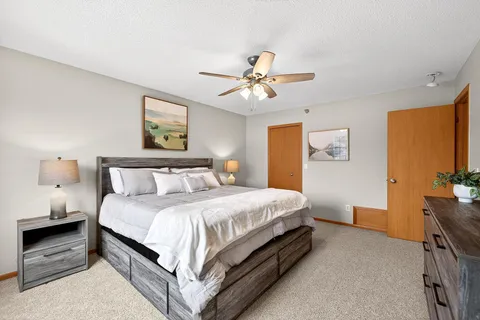 $270,000 | 17975 Cobblestone Way, Eden Prairie, MN 55347